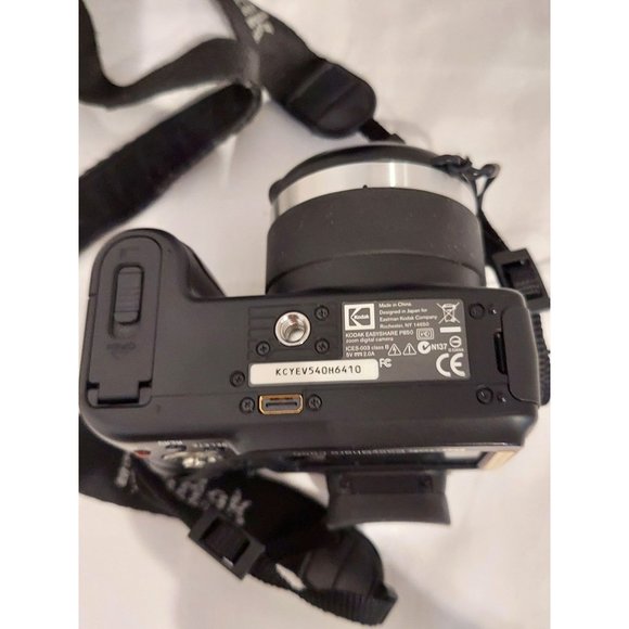 Kodak Easyshare P850 5.1 MP Digital Camera & Lowepro Edit 110 Black Camera Bag - Picture 6 of 11